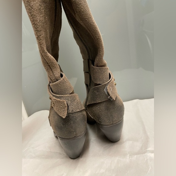 Women’s size 4. Great condition. - Picture 3 of 7